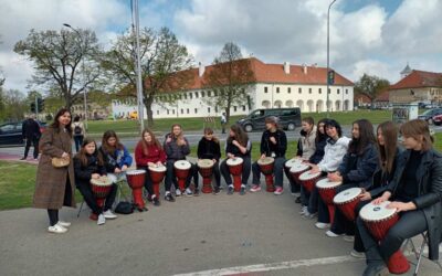 Ritmom djembe bubnjeva bodrili  trkače na 22. Osječkom Ferivi polumaratonu